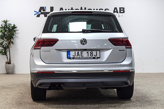 Volkswagen Tiguan 5 of 5