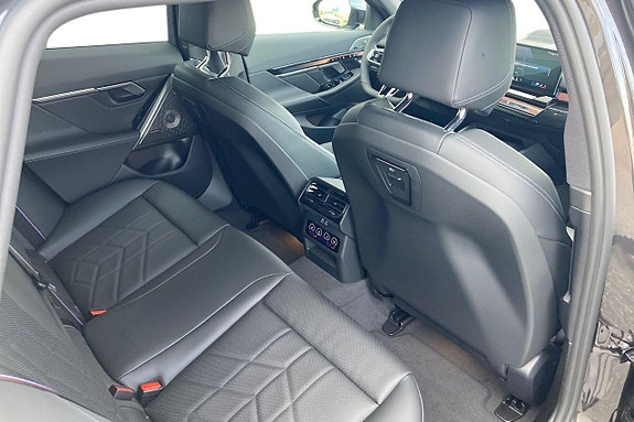 BMW i5 7 of 21