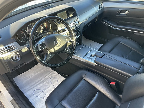 Mercedes-Benz E220 8 of 11