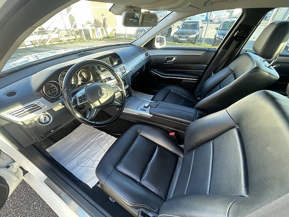 Mercedes-Benz E220 7 of 11