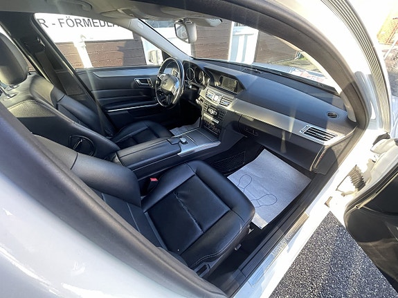 Mercedes-Benz E220 9 of 11