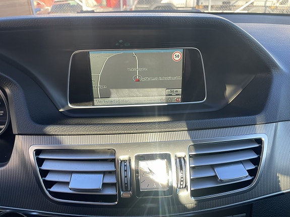 Mercedes-Benz E220 11 of 11