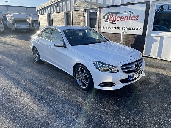 Mercedes-Benz E220 2 of 11