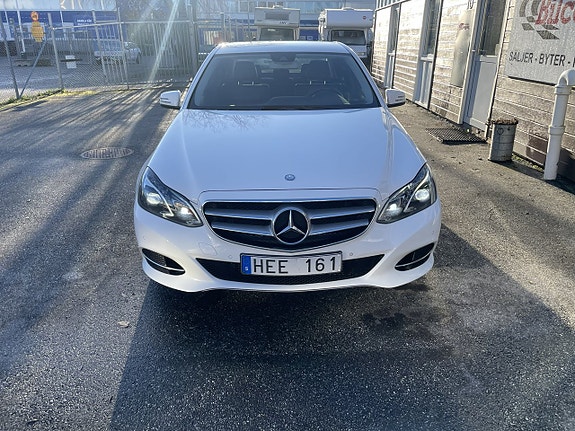 Mercedes-Benz E220 3 of 11