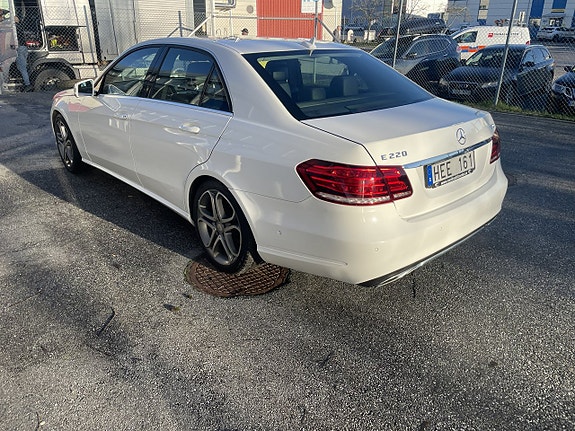 Mercedes-Benz E220 5 of 11