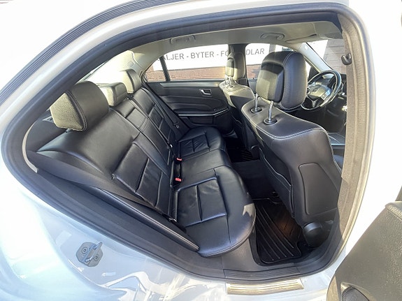 Mercedes-Benz E220 10 of 11