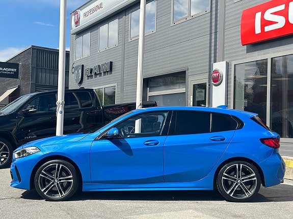 BMW 118i 3 of 5
