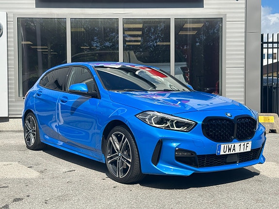 BMW 118i 2 of 5