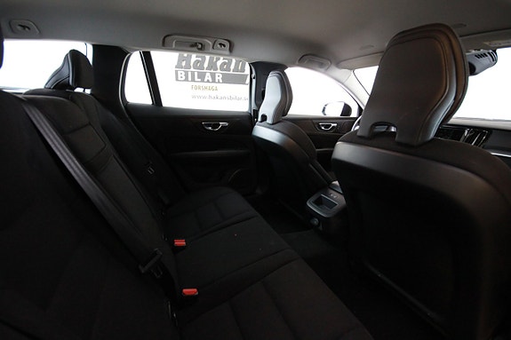 Volvo V60 Cross Country 4 of 5