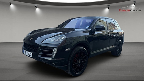 Porsche Cayenne 2 of 5