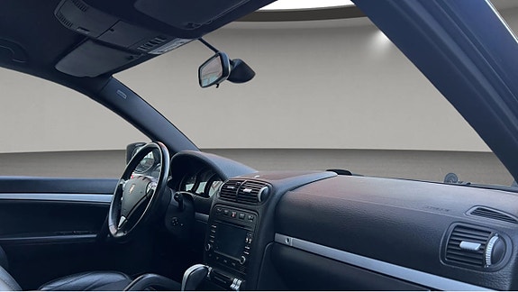 Porsche Cayenne 7 of 8