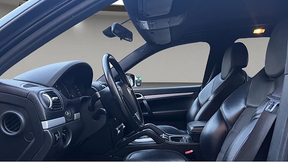 Porsche Cayenne 5 of 5