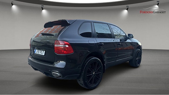 Porsche Cayenne 3 of 5