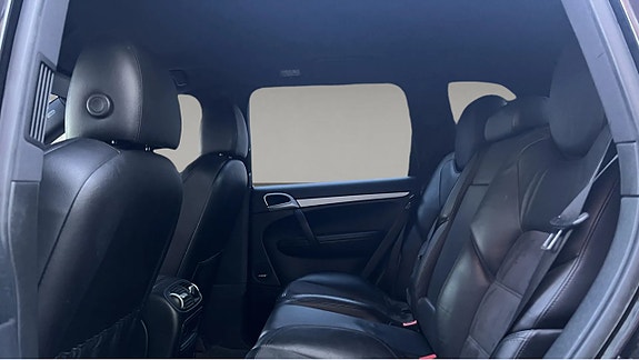 Porsche Cayenne 8 of 8