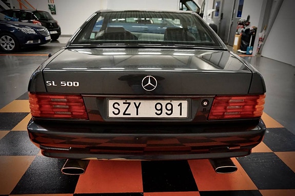 Mercedes-Benz 500 SL 3 of 5