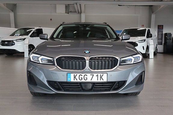 BMW 320 3 of 17