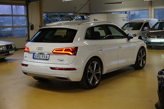 Audi Q5 2 of 5