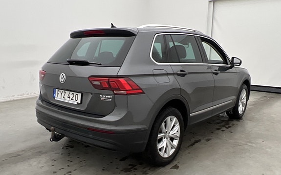 Volkswagen Tiguan 2 of 5
