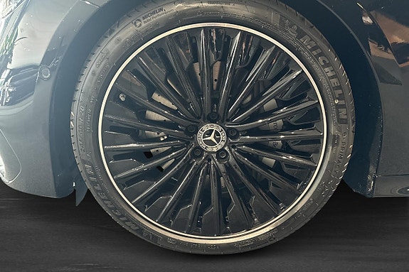 Mercedes-Benz E300 de 5 of 11