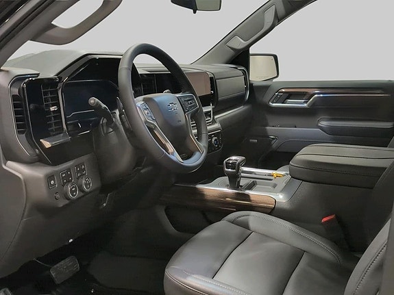 Chevrolet Silverado 1500 9 of 24