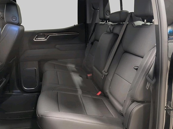 Chevrolet Silverado 1500 11 of 24