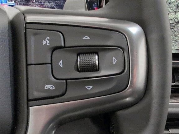 Chevrolet Silverado 1500 16 of 24