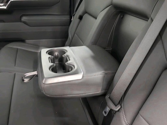Chevrolet Silverado 1500 13 of 24
