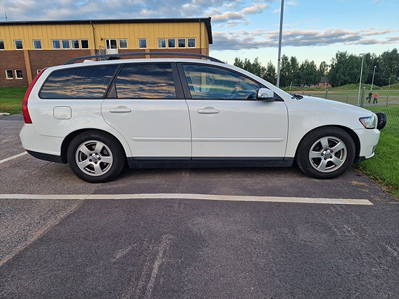 Volvo V50 4 of 5