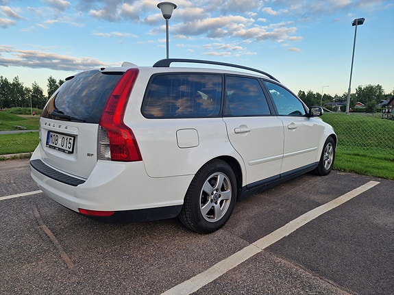 Volvo V50 2 of 5