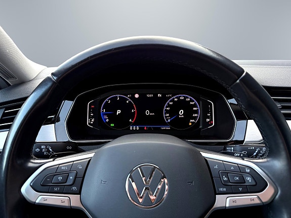 Volkswagen Passat 9 of 10