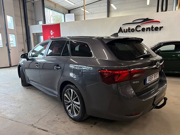 Toyota Avensis 7 of 10