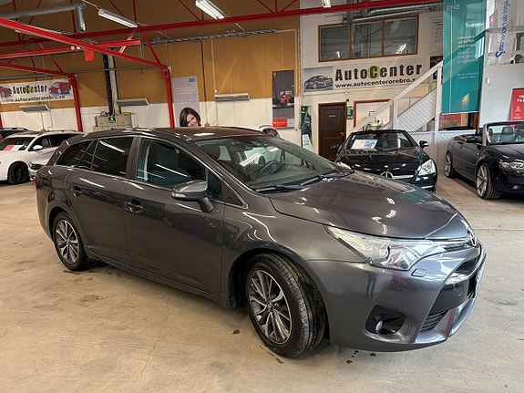 Toyota Avensis 4 of 5