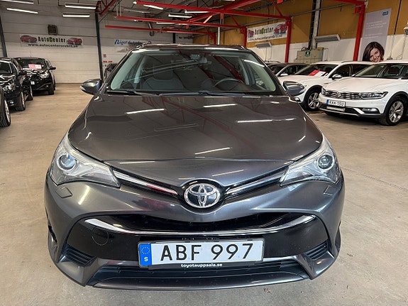 Toyota Avensis 2 of 5
