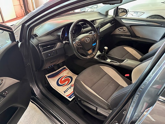 Toyota Avensis 7 of 14