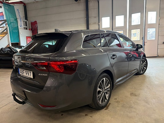 Toyota Avensis 5 of 5