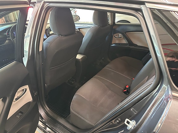 Toyota Avensis 8 of 14