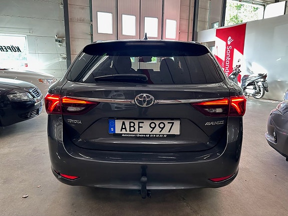 Toyota Avensis 5 of 14