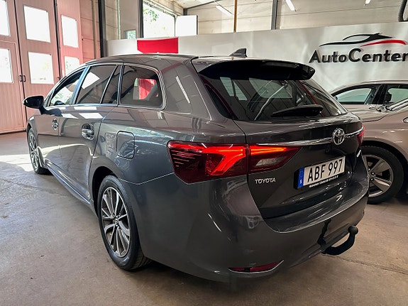 Toyota Avensis 6 of 14