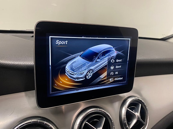 Mercedes-Benz CLA200 13 of 17