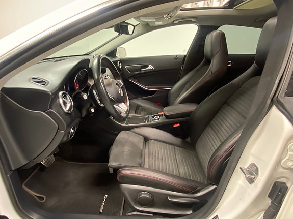 Mercedes-Benz CLA200 8 of 17