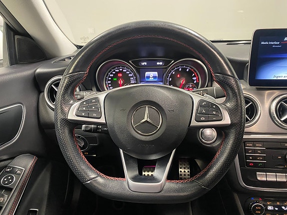 Mercedes-Benz CLA200 11 of 17