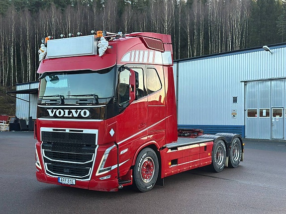 VOLVO FH 540 DRAGBIL ÅR 2023 LÅGMIL LYFTBAR TANDEM