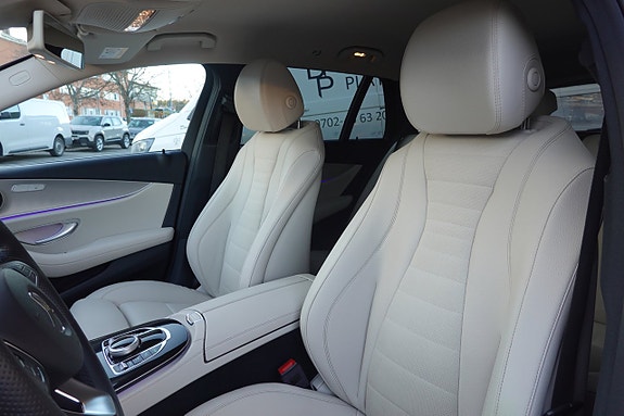 Mercedes-Benz E220 7 of 21