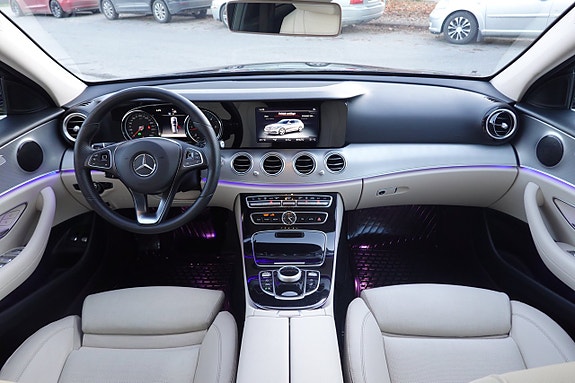 Mercedes-Benz E220 12 of 21