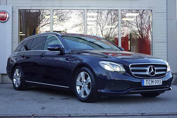 Mercedes-Benz E220 2 of 5