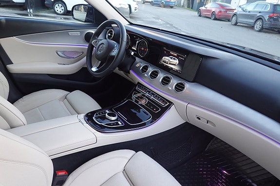Mercedes-Benz E220 10 of 21