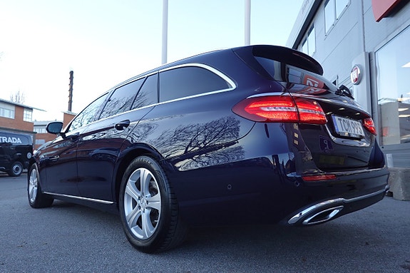 Mercedes-Benz E220 5 of 5