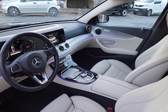 Mercedes-Benz E220 8 of 21
