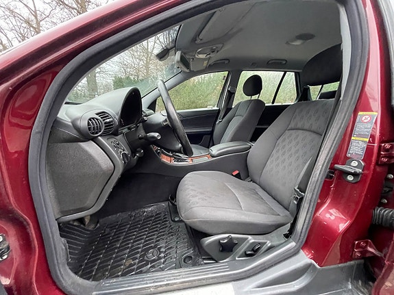 Mercedes-Benz C180 16 of 17