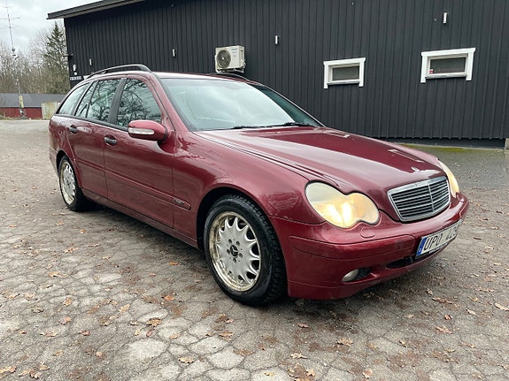 Mercedes-Benz C180 3 of 5